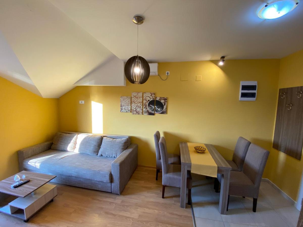 Apartmani Borova 2 เวลิโก กราดิชเต ภายนอก รูปภาพ