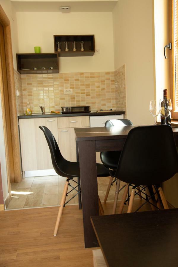 Apartmani Borova 2 เวลิโก กราดิชเต ภายนอก รูปภาพ
